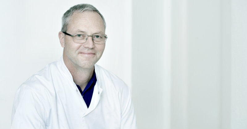 Platistikkirurg Jens Jørgen Elberg i realityserien Skönhetsfällan i TV3 Play