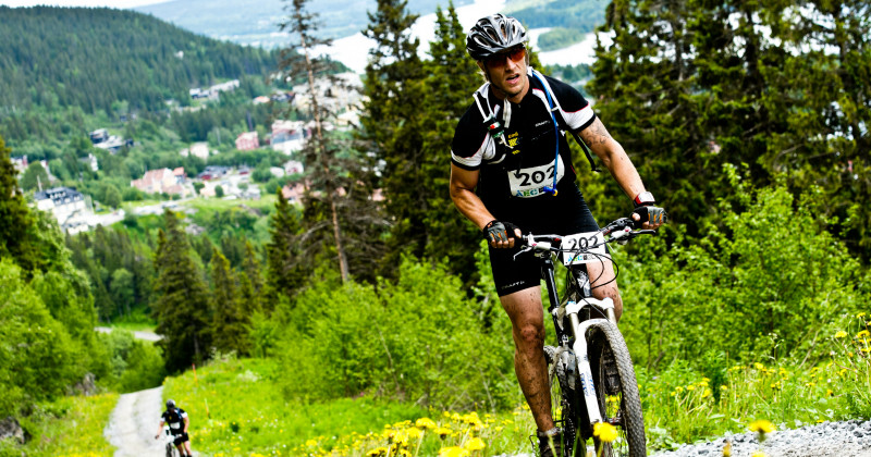 Mountainbikecyklist i Åre Extreme Challenge i TV4 Play