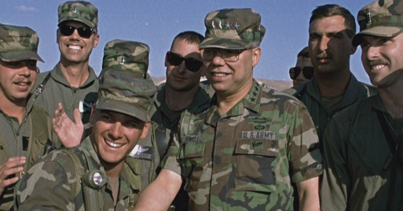 Colin Powell med mannar i dokumentären "Generalerna i krig" i SVT Play