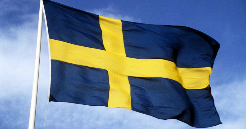 Svensk flagga illustrerande serien Sverigebilden i SVT play