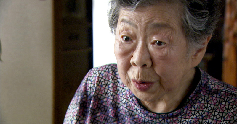 Japansk kvinna som överlevde Hiroshima i dokumentären Vi överlevde Hiroshima i UR Play