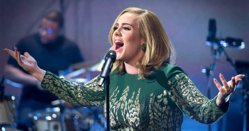 Adele på scen i livekonsert i London i SVT Play