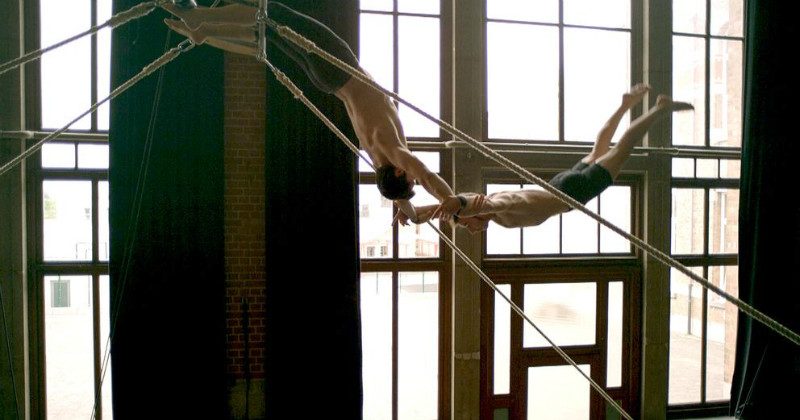 Trapetskonstnärer i dokumentären "Cirque du Soleil: moderna cirkusartister" i SVT Play