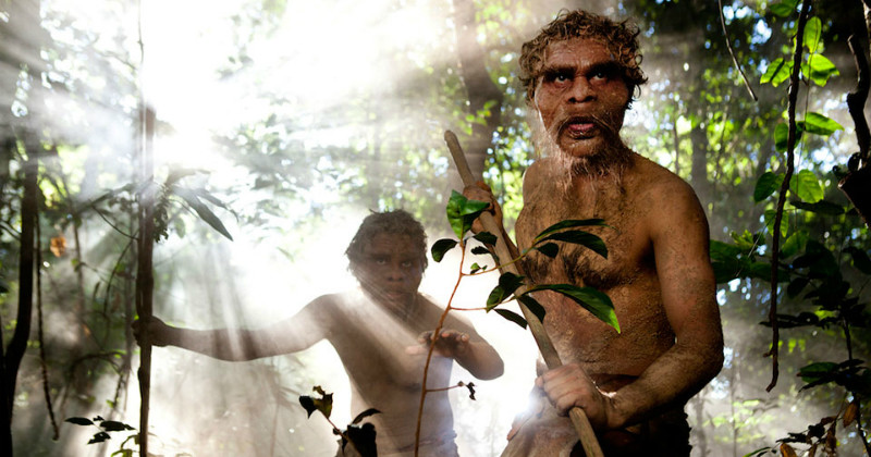 Bild på forntida människor i dokumentären "De första människorna i Asien" i SVT Play