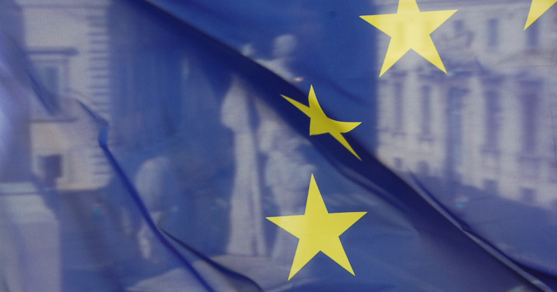 Europeiska flaggan illustrerande "Delat Europa" i SVT Play