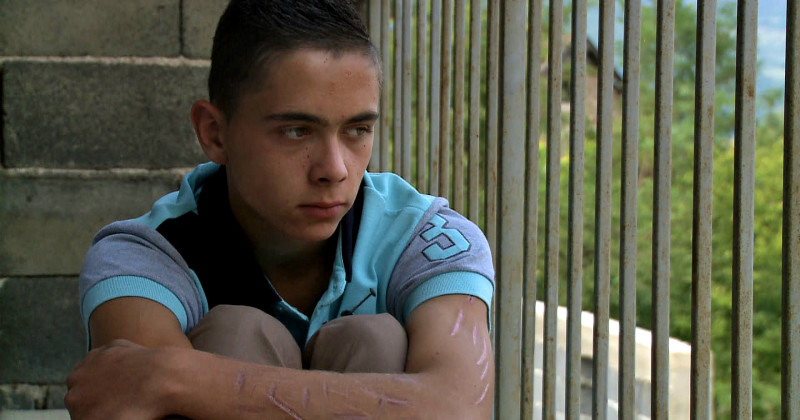 Pojke i dokumentären "Krigsbarnen från Bosnien-Hercegovina" i UR Play