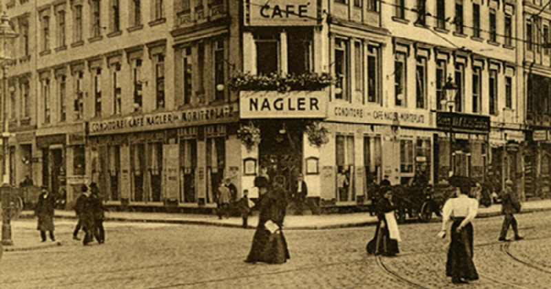 Gatuvy i mockumentären "Café Nagler" i UR Play