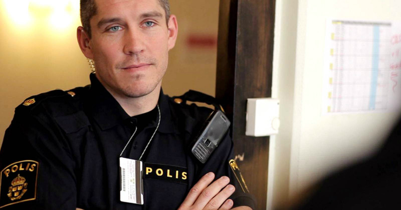 Polisman i serien "112 - poliser" i TV4 Play