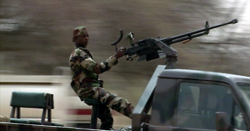 Boko haram terror i Afrika, terrorist med tungt maskingevär
