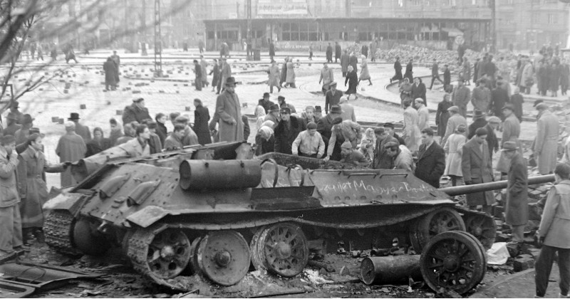Budapest-revolten 1956 i dokumentären Budapest brinner i SVT Play