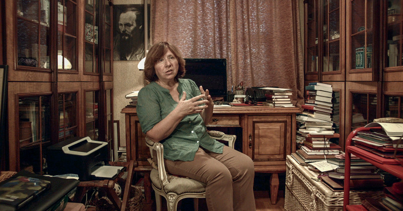 Nobelpristagaren Svetlana Aleksijevitj i Den värsta lögnen är den dokumentära på SVT Play