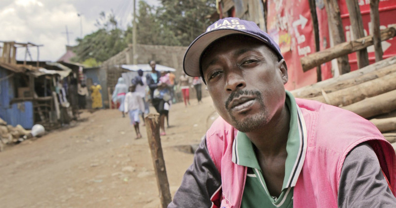 Man i Nairobis slum i dokumentär i UR Play