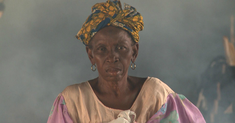 Afrikansk kvinna i dokumentären Sanningen om vår mat i TV4 Play
