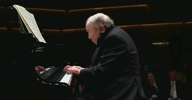 Pianisten Menahem Pressler i "En riktig fest med Mozart!" i SVT Play