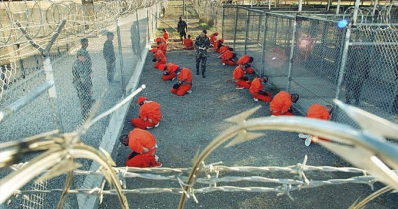 Fångar på Guantanamo i dokumentären Gitmo i SVT Play