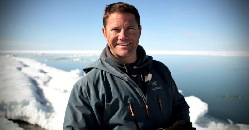 Steve Backshall i serien "Deadly 60: Nordpolen - Sydpolen tur och retur" i SVT Play