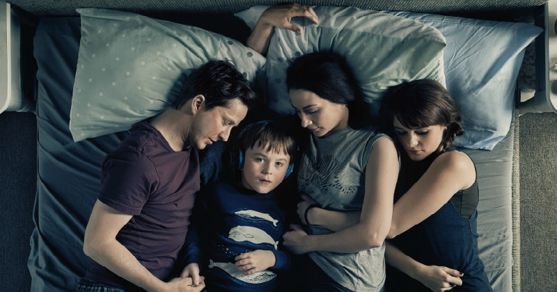 Brittisk familj med autistisk pojke i dramaserien "The A Word" i SVT Play