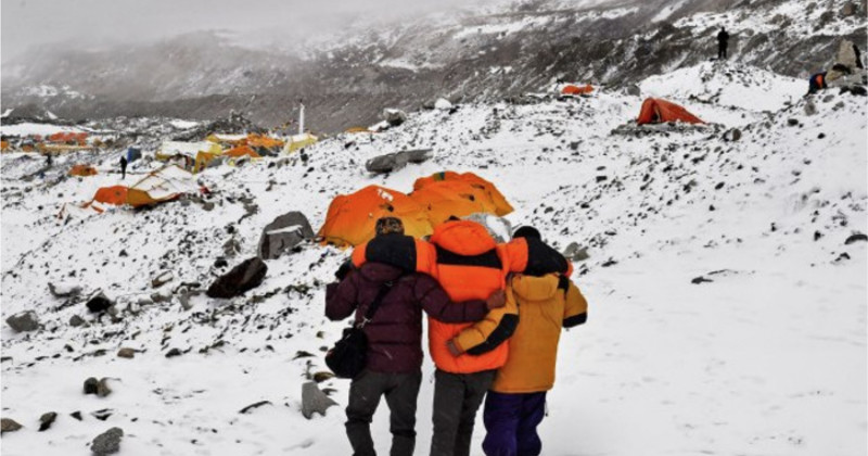 Bergsklättrare i Mardrömmen på Everest i TV4 Play
