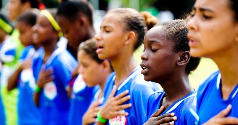 Fotbollstjejer i "Fotbollen ger mig en framtid" i UR Play