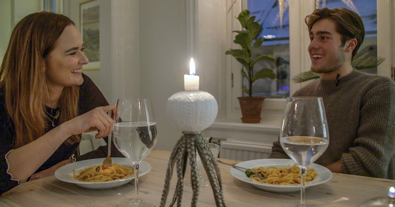 Hanna och Benjamin Ingrosso i serien "Häng på" i SVT Play