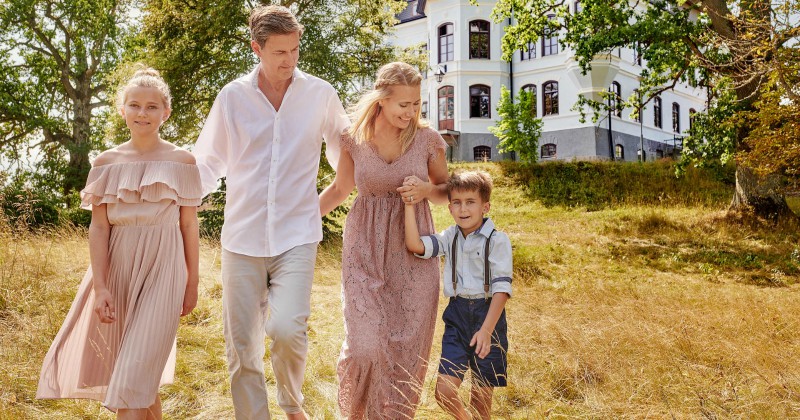 Familjen Lätt i serien "Drömmen om slottet" på TV4 Play