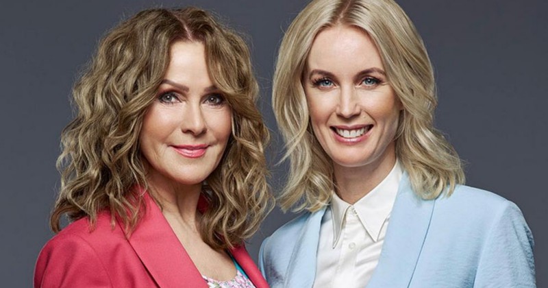 Anna Lindmarker och Jenny Strömstedt i Valvaka 2018 på TV4 Play