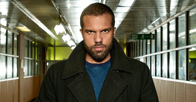 Ash i kriminalserien "The Interceptor" på SVT Play