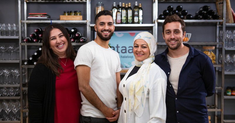 Andra Farhad, Filip Dikmen, Zeina Mourtada och Nidal Kersh i matserien Mataam på Viafree