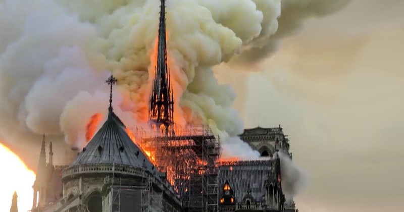 Notre Dame brinner i dokumentären Notre Dame i lågor på TV4 Play