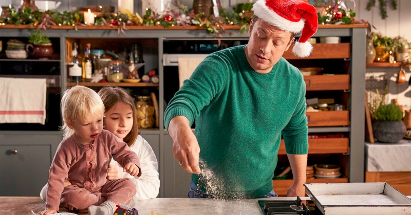 Jamie Oliver i "Jamie´s Quick and Easy Christmas" på TV8 Play Viafree