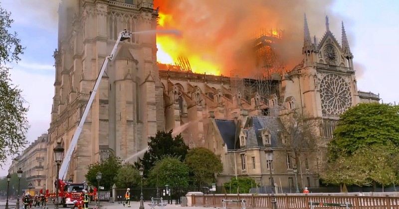 Kampen för att rädda Notre Dame på SVT Play