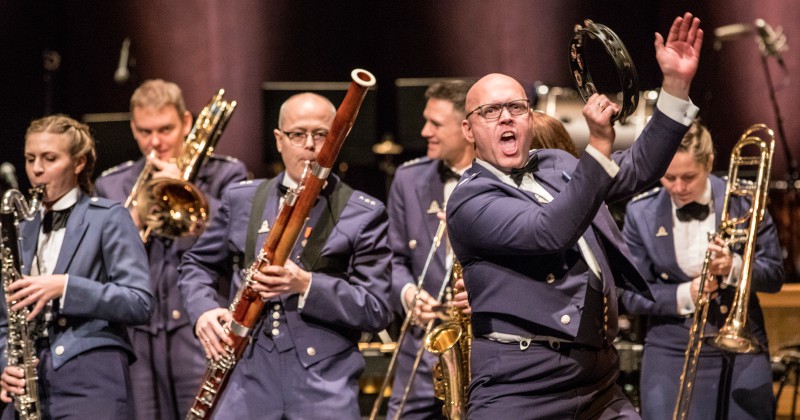 Musiker i Jubileumskonsert för norska försvarsmusiken på SVT Play