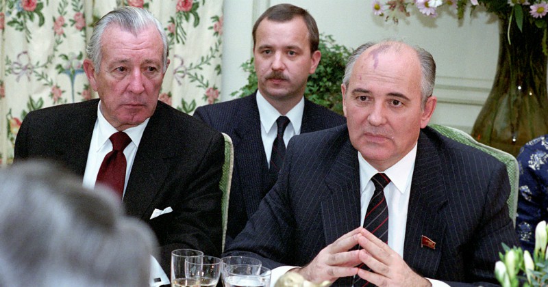 Michail Gorbatjov i Historien om Kalla kriget på UR Play