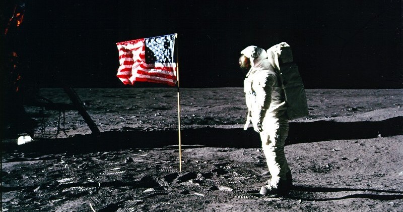Neil Armstrong i Var månlandningen en konspiration? på SVT Play