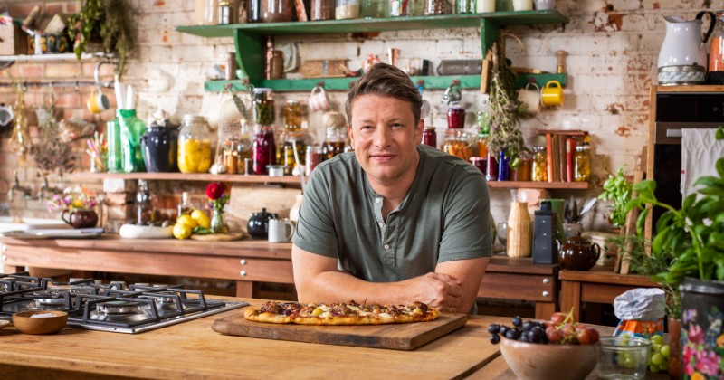 Jamie Oliver i Jamie's Easy Meals for Every Day på TV8 Viafrre