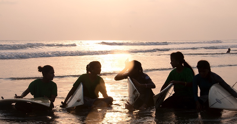 Surftjejer i Bangladesh Kunskapskanalen | UR Play