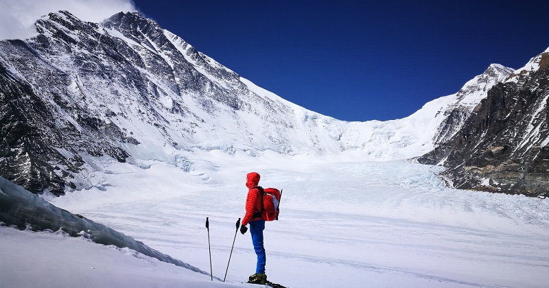 Bestiga Everest utan syrgas på SVT Play