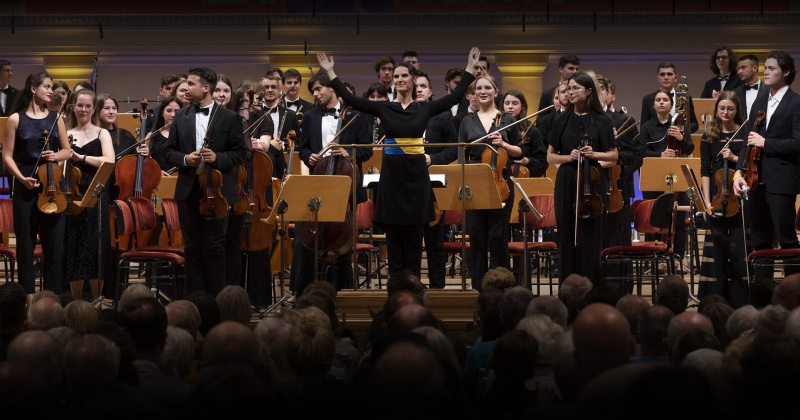 Ukrainas ungdomssymfoniorkester spelar ukrainskt och Dvorak på SVT Play